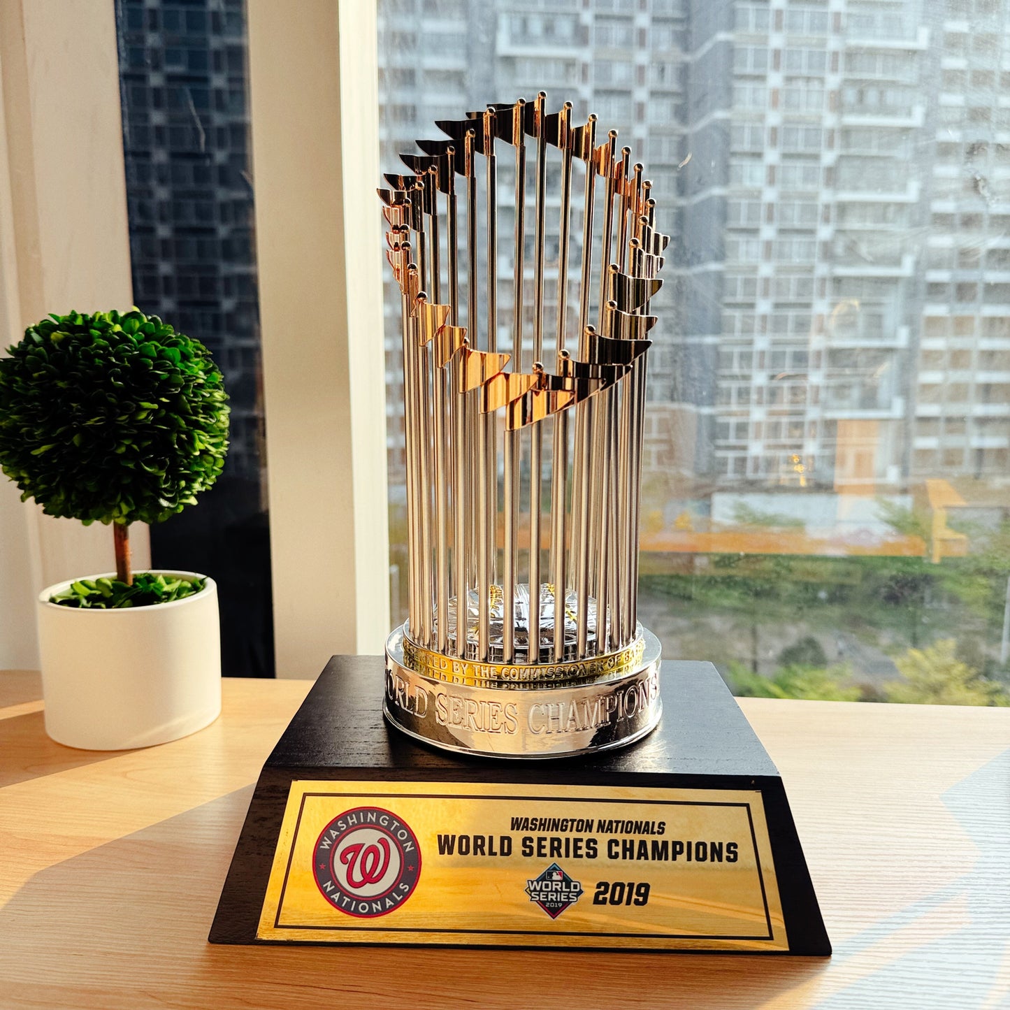 [MLB] Washington Nationals World Series Commissioner's Trophy 11.8"(30cm) With Wooden Base