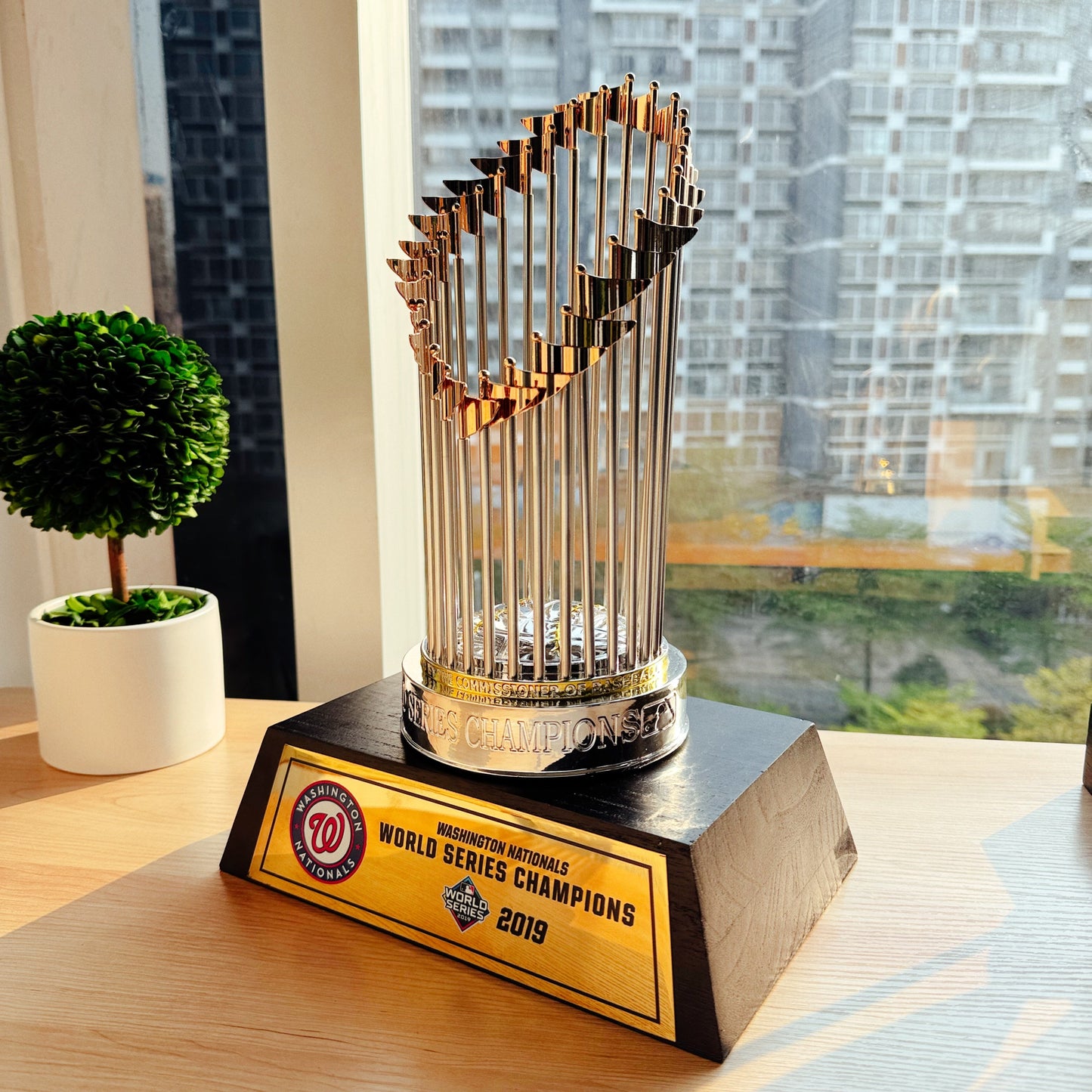 [MLB] Washington Nationals World Series Commissioner's Trophy 11.8"(30cm) With Wooden Base