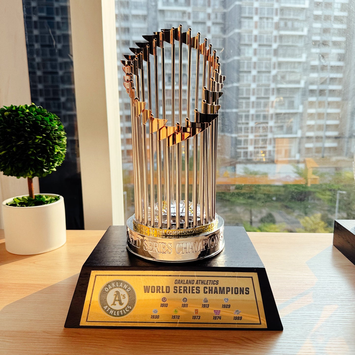 [MLB] Oakland Athletics World Series Commissioner's Trophy 11.8"(30cm) With Wooden Base