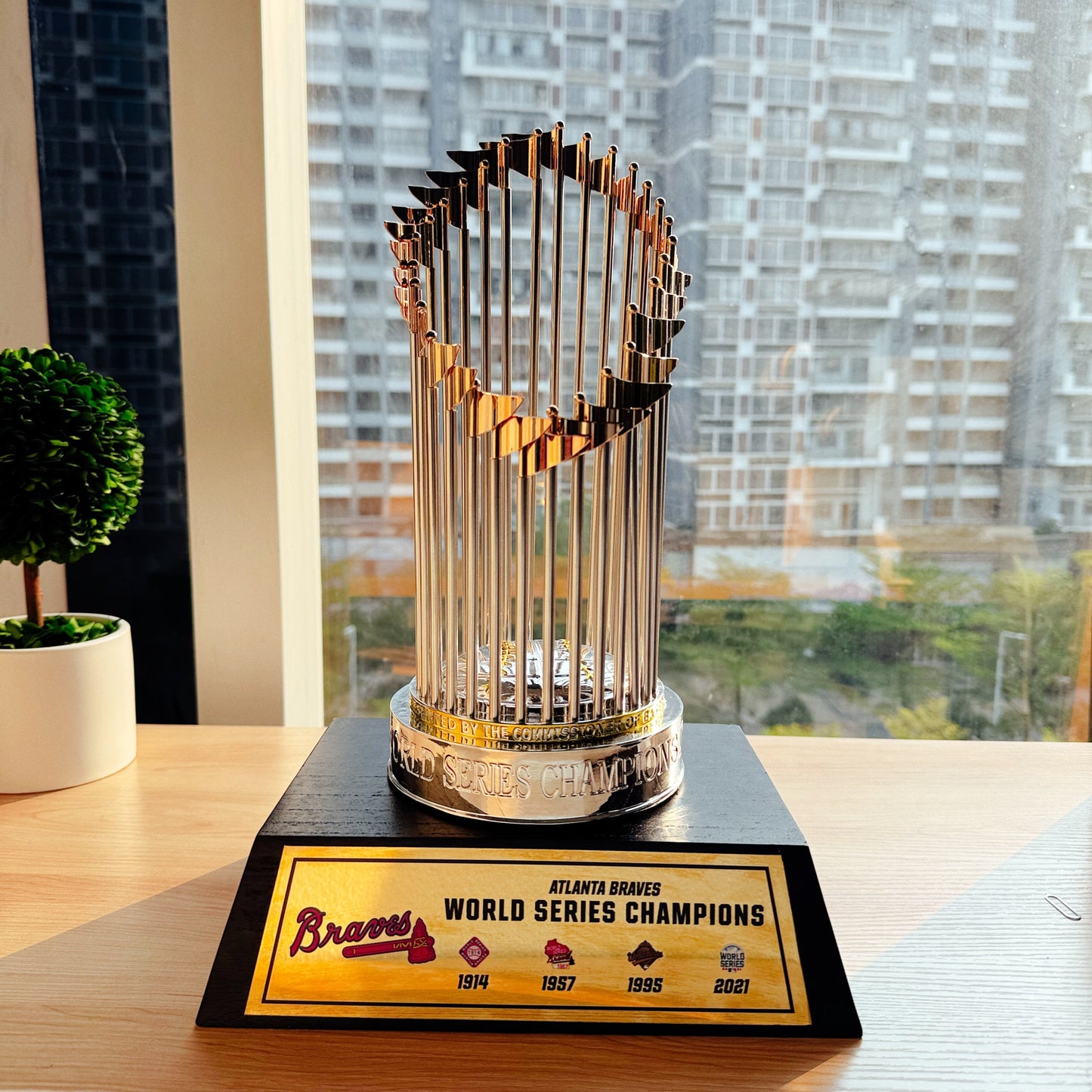[MLB] Atlanta Braves World Series Commissioner's Trophy 11.8"(30cm) With Wooden Base