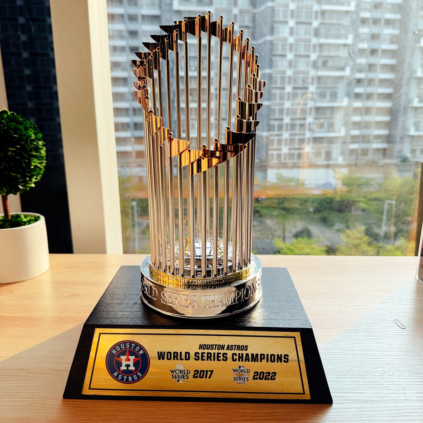[MLB] Houston Astros World Series Commissioner's Trophy 11.8"(30cm) With Wooden Base