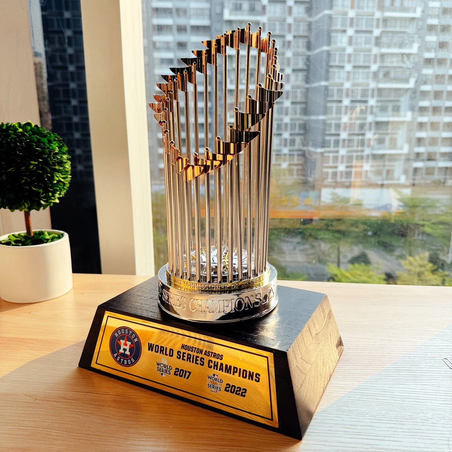 [MLB] Houston Astros World Series Commissioner's Trophy 11.8"(30cm) With Wooden Base
