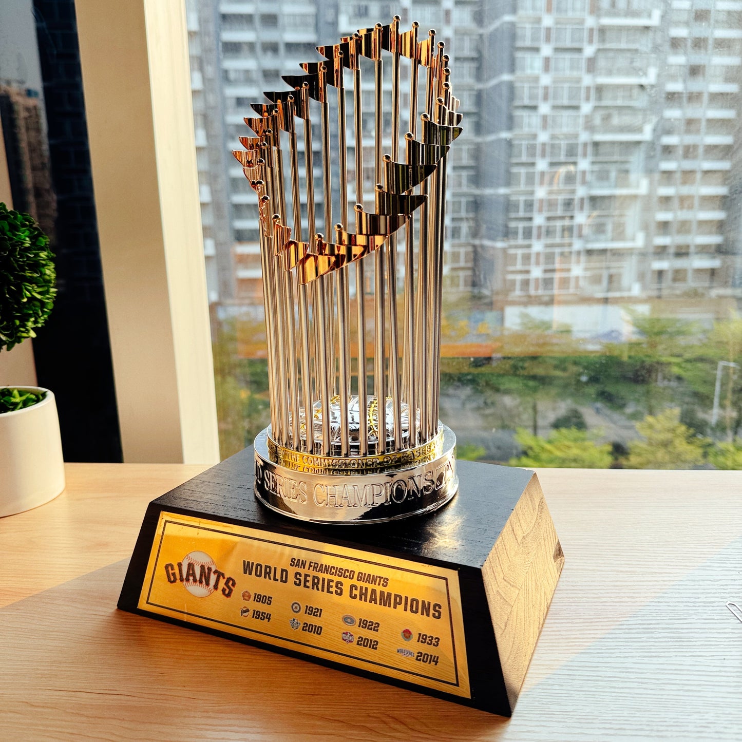 [MLB] San Francisco Giants World Series Commissioner's Trophy 11.8"(30cm) With Wooden Base
