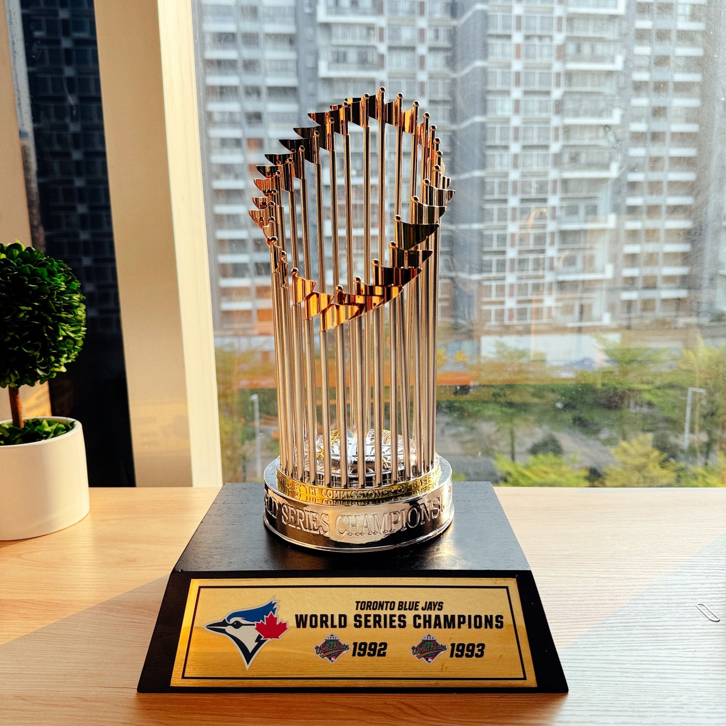 [MLB] Toronto Blue Jays World Series Commissioner's Trophy 11.8"(30cm) With Wooden Base