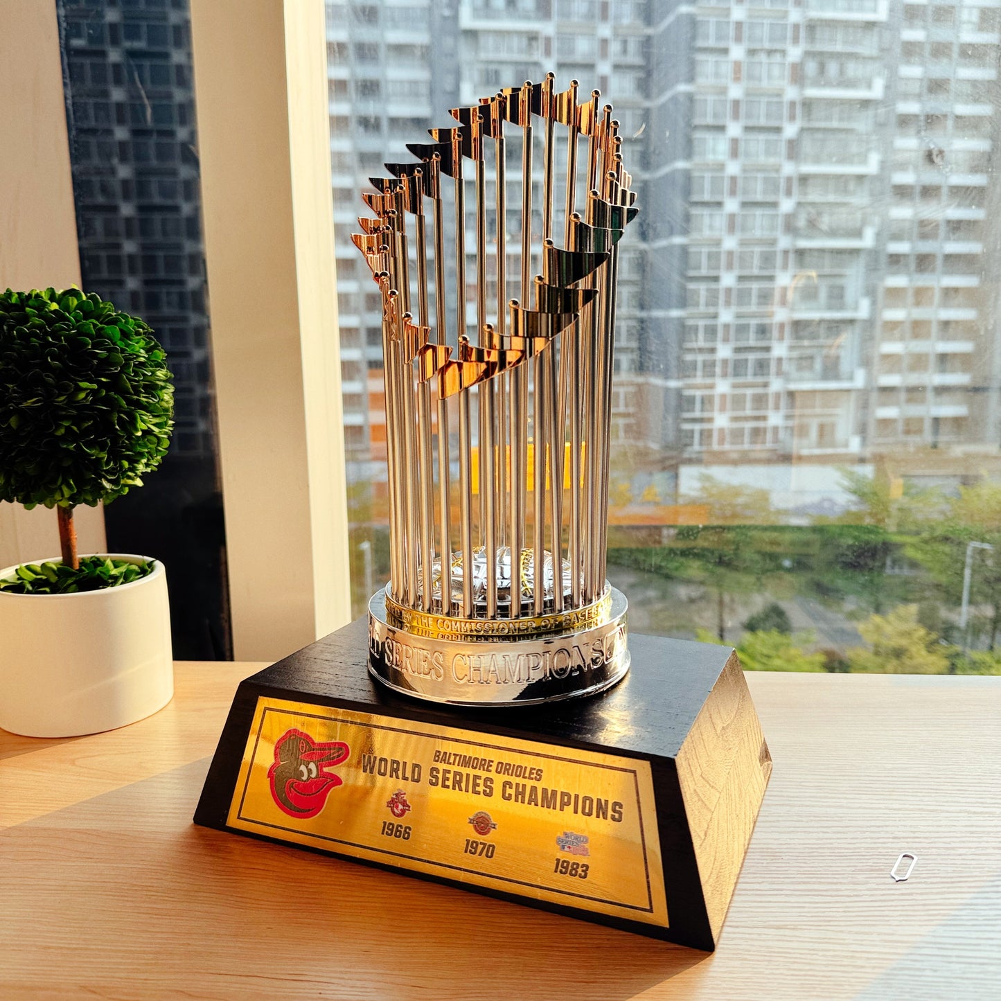 [MLB] Baltimore Orioles World Series Commissioner's Trophy 11.8"(30cm) With Wooden Base