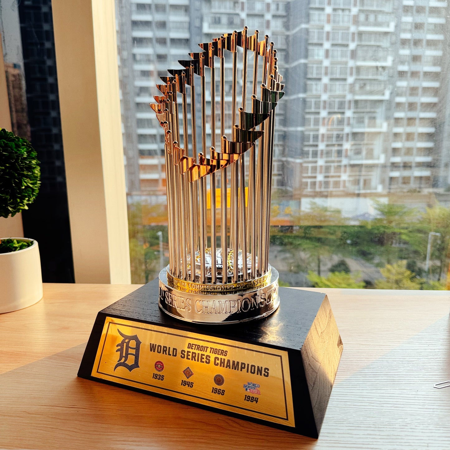[MLB] Detroit Tigers World Series Commissioner's Trophy 11.8"(30cm) With Wooden Base