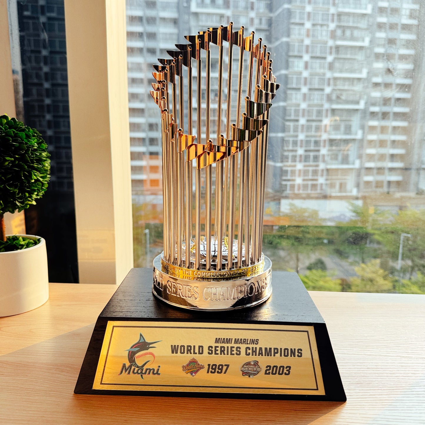 [MLB] Miami Marlins World Series Commissioner's Trophy 11.8"(30cm) With Wooden Base