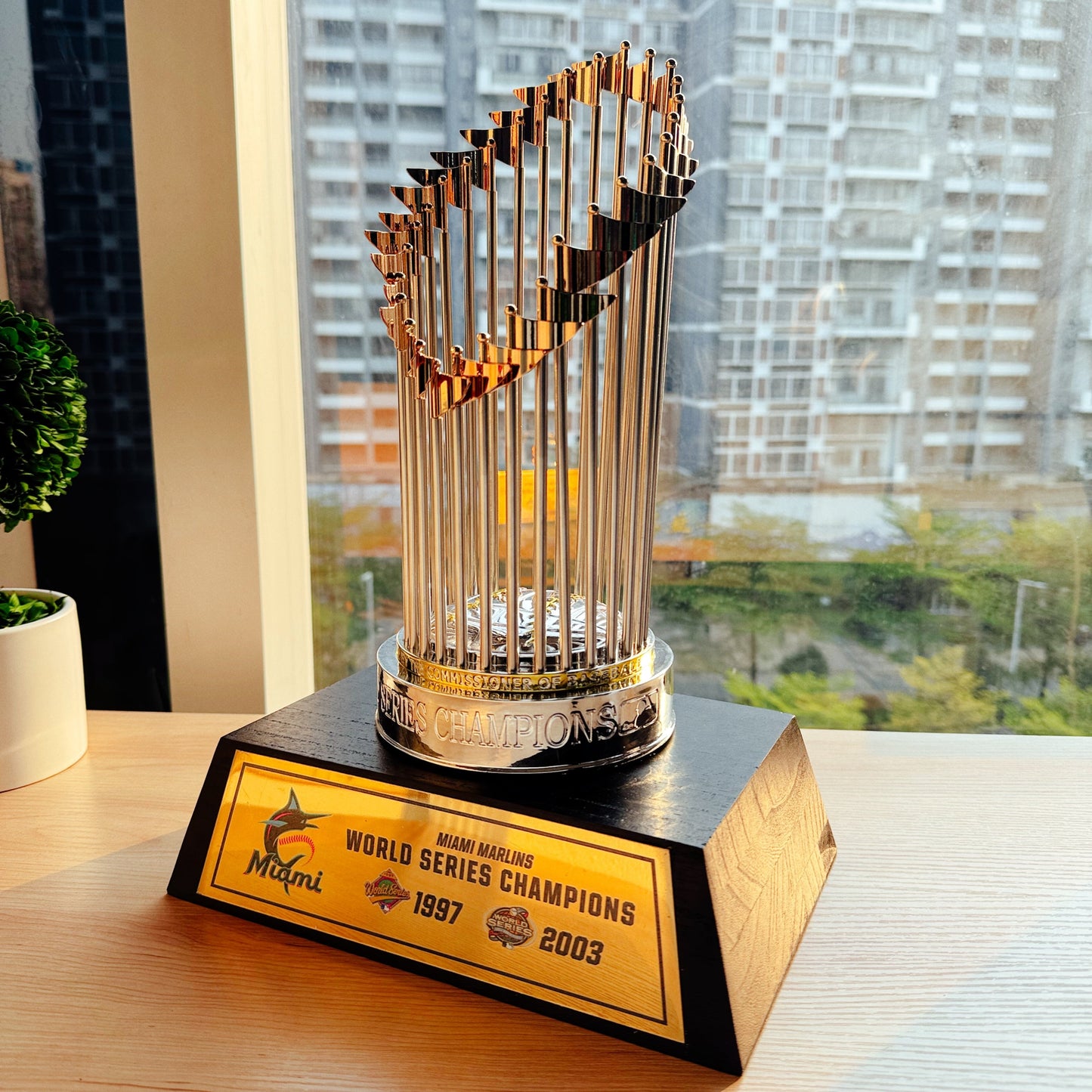 [MLB] Miami Marlins World Series Commissioner's Trophy 11.8"(30cm) With Wooden Base